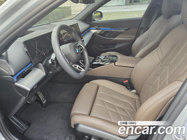 BMW 5 Series 2025 — фото 10