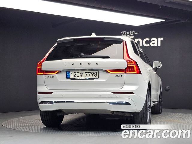Volvo XC60 2022 — фото 4