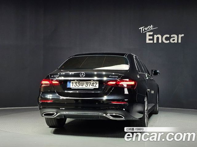 Mercedes-Benz E-Class 2022 — фото 4