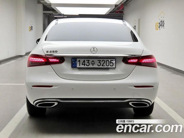 Mercedes-Benz E-Class 2023 — фото 3