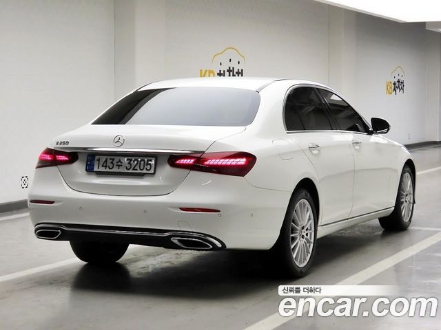 Mercedes-Benz E-Class 2023 — фото 4