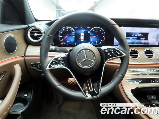 Mercedes-Benz E-Class 2023 — фото 6