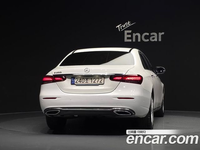 Mercedes-Benz E-Class 2023 — фото 4