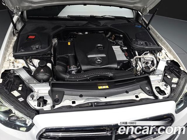 Mercedes-Benz E-Class 2023 — фото 6