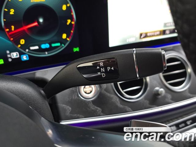 Mercedes-Benz E-Class 2023 — фото 9