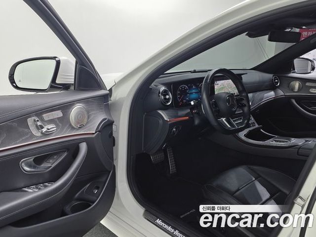 Mercedes-Benz E-Class 2022 — фото 10