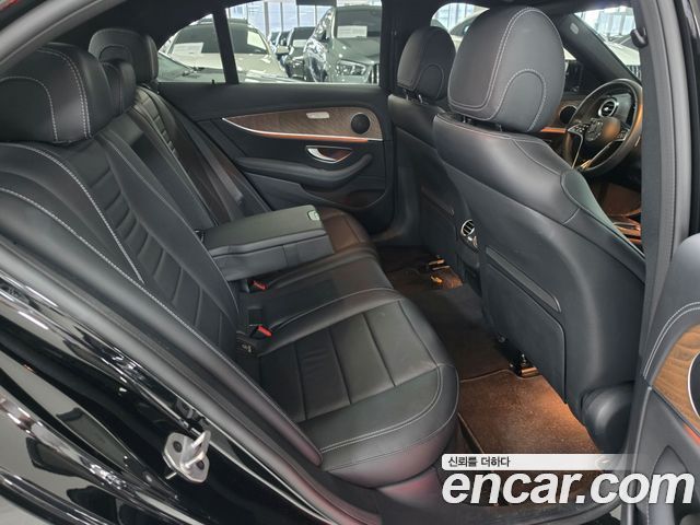Mercedes-Benz E-Class 2023 — фото 10