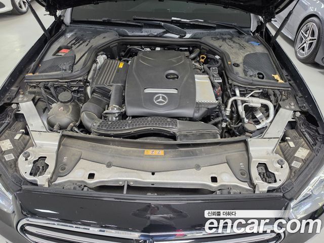 Mercedes-Benz E-Class 2023 — фото 6