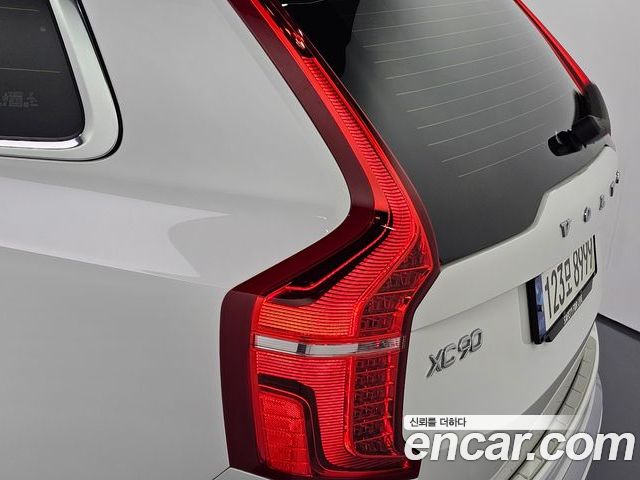 Volvo XC90 2023 — фото 9