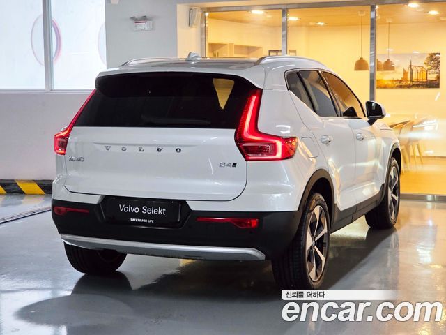 Volvo XC40 2026 — фото 2