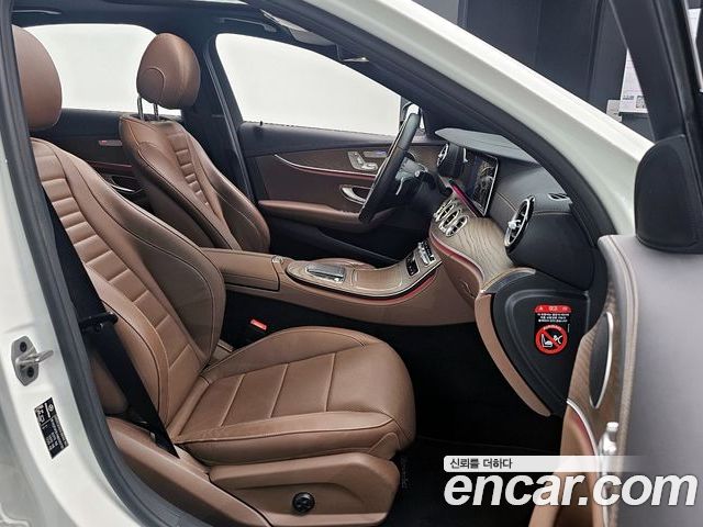 Mercedes-Benz E-Class 2022 — фото 10