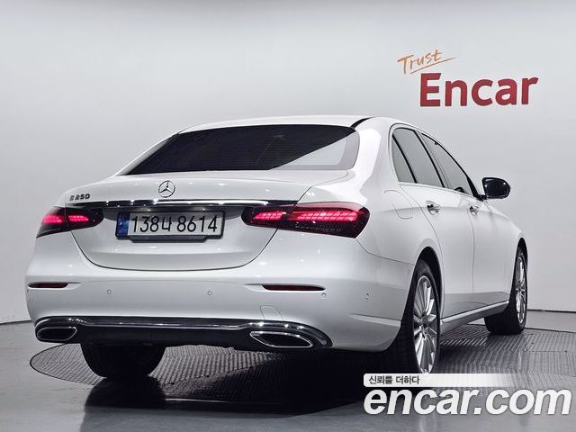 Mercedes-Benz E-Class 2022 — фото 2