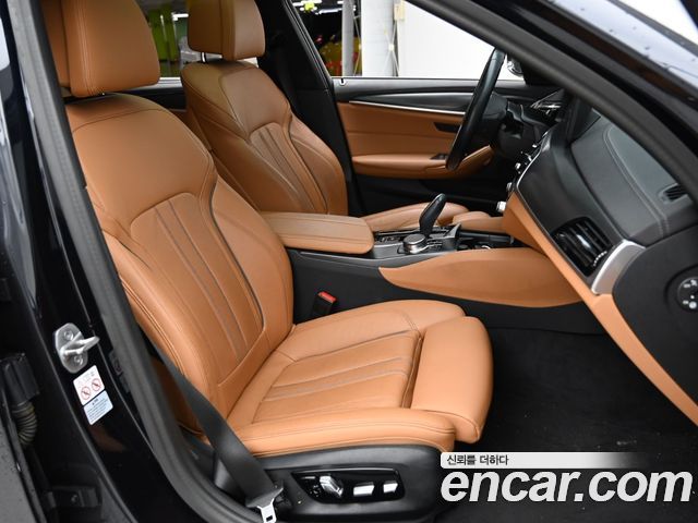 BMW 5 Series 2023 — фото 10