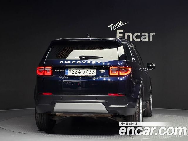 Land Rover Discovery Sport 2023 — фото 4