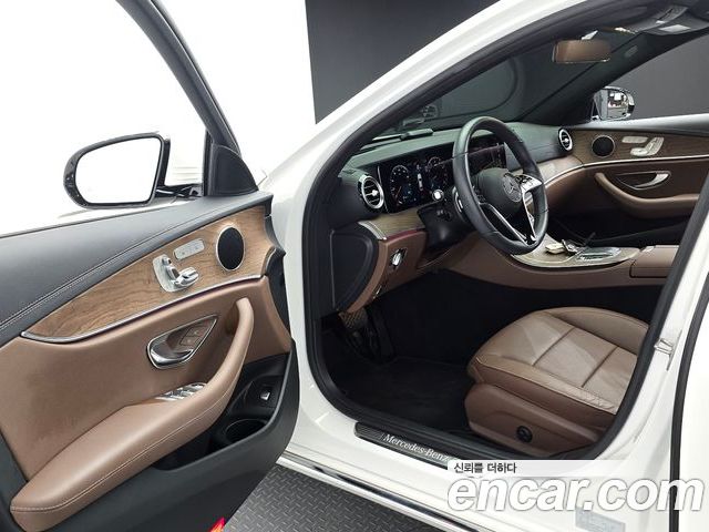 Mercedes-Benz E-Class 2023 — фото 10