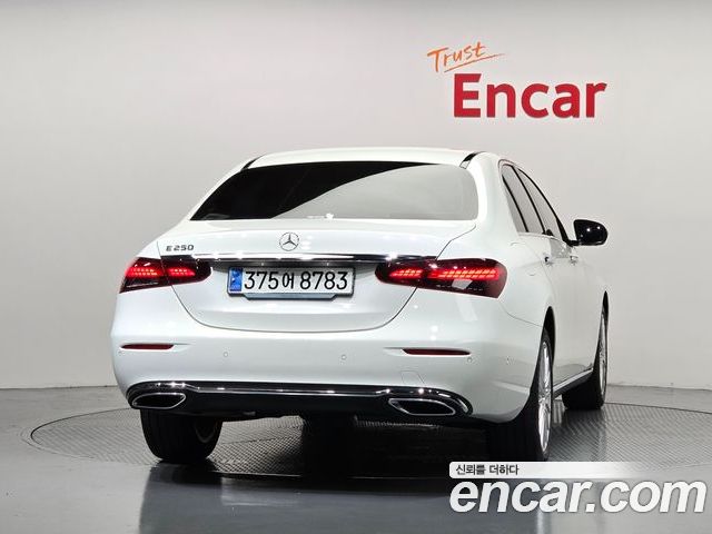 Mercedes-Benz E-Class 2023 — фото 4