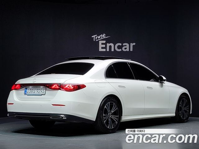 Mercedes-Benz E-Class 2025 — фото 2