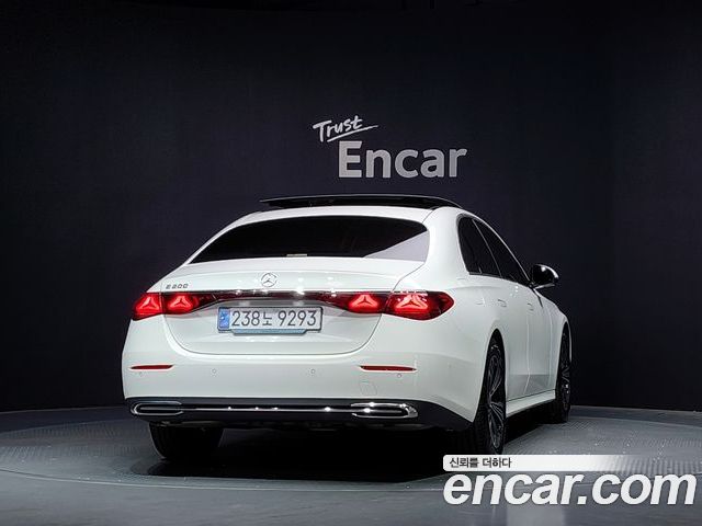 Mercedes-Benz E-Class 2025 — фото 4