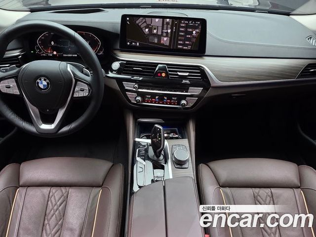 BMW 5 Series 2023 — фото 10