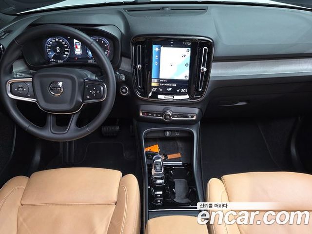 Volvo XC40 2022 — фото 10