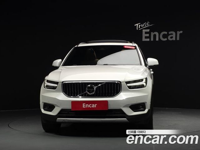 Volvo XC40 2022 — фото 3