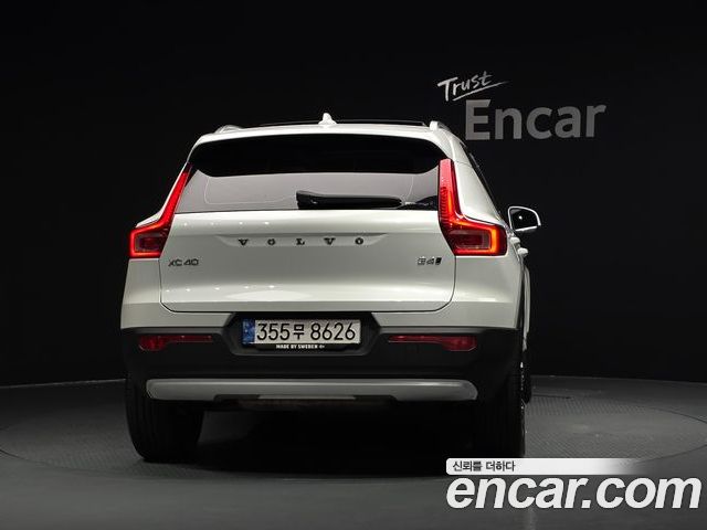 Volvo XC40 2022 — фото 4