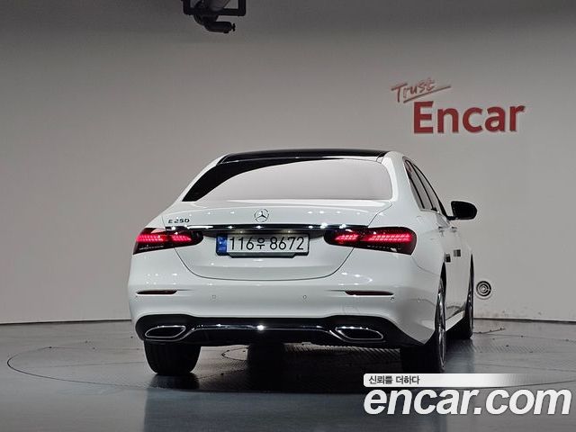 Mercedes-Benz E-Class 2023 — фото 4
