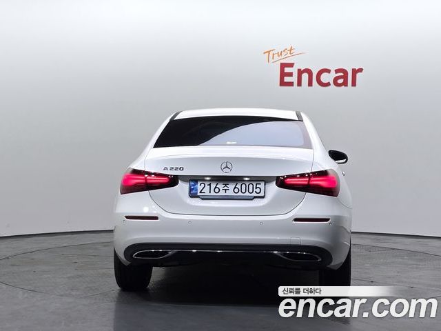 Mercedes-Benz A-Class 2024 — фото 4