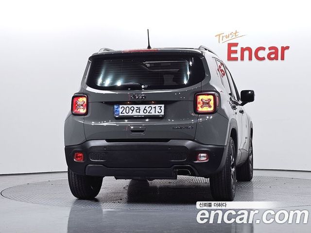 Jeep Renegade 2022 — фото 4