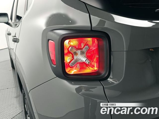 Jeep Renegade 2022 — фото 9