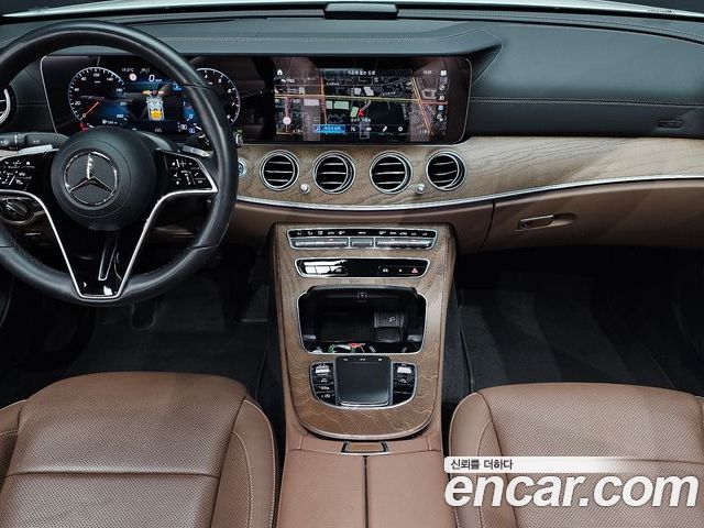Mercedes-Benz E-Class 2022 — фото 10