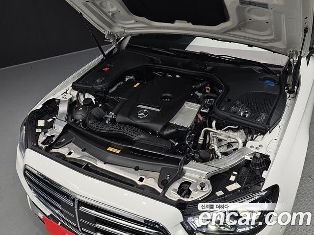 Mercedes-Benz E-Class 2022 — фото 6
