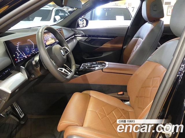 BMW 5 Series 2024 — фото 10