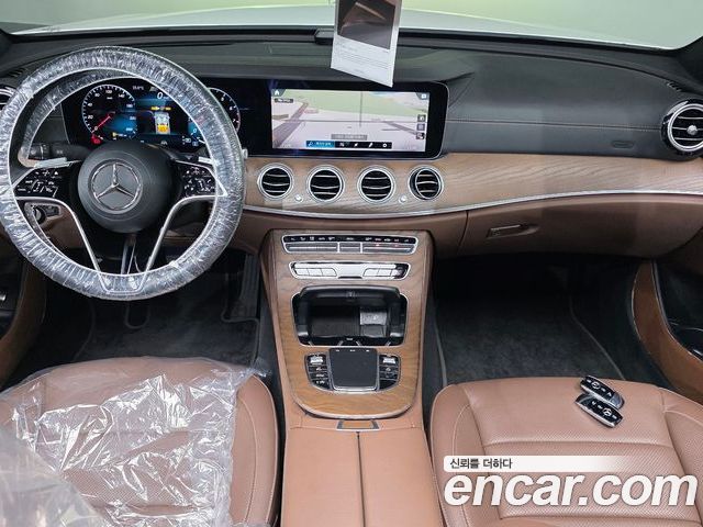 Mercedes-Benz E-Class 2022 — фото 10