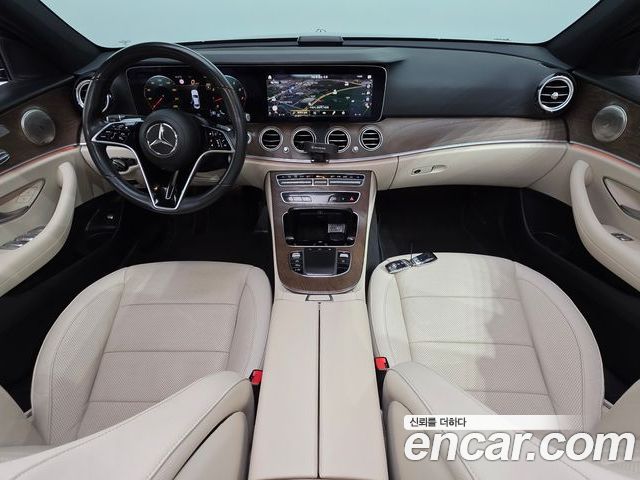 Mercedes-Benz E-Class 2022 — фото 10