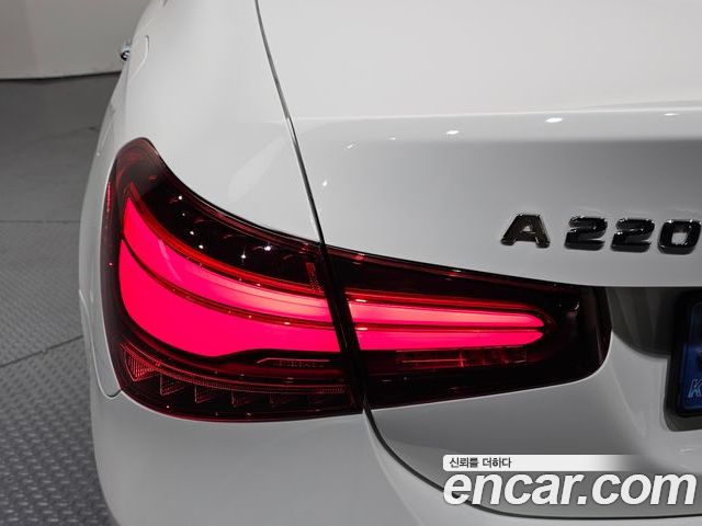 Mercedes-Benz A-Class 2024 — фото 9