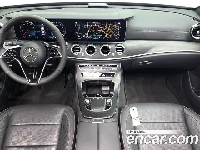 Mercedes-Benz E-Class 2023 — фото 10