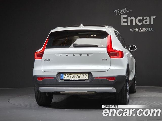 Volvo XC40 2024 — фото 4
