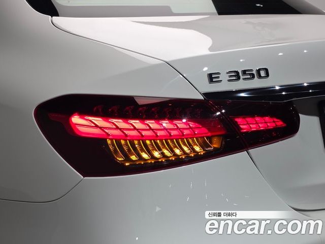 Mercedes-Benz E-Class 2023 — фото 9