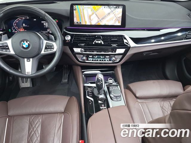 BMW 5 Series 2023 — фото 10