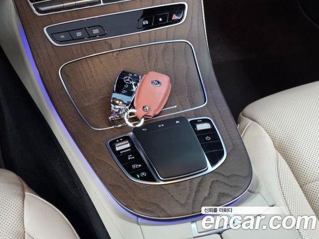 Mercedes-Benz E-Class 2023 — фото 10