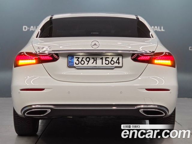 Mercedes-Benz E-Class 2023 — фото 5