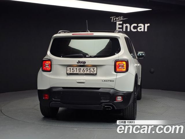 Jeep Renegade 2022 — фото 4