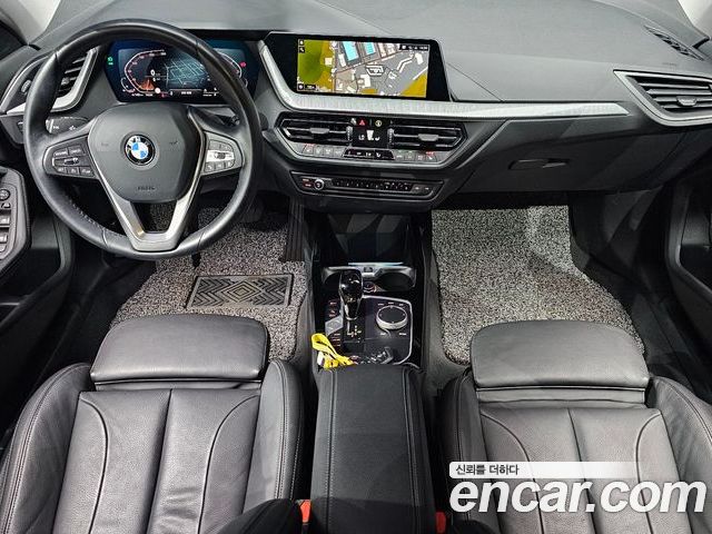 BMW 1 Series 2022 — фото 10