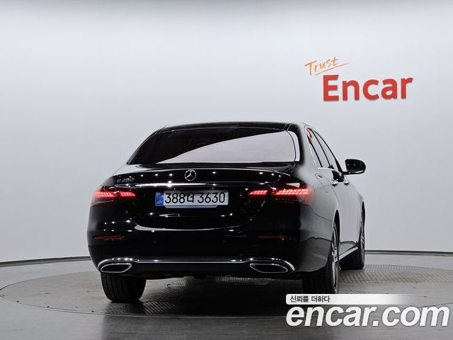 Mercedes-Benz E-Class 2023 — фото 4