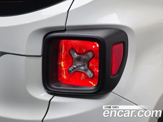 Jeep Renegade 2022 — фото 9