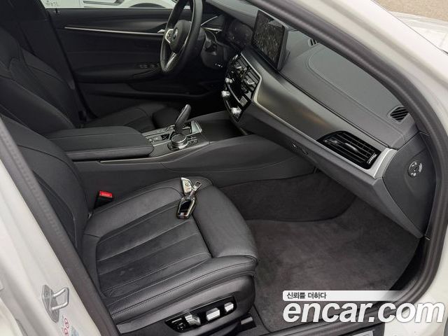BMW 5 Series 2023 — фото 10