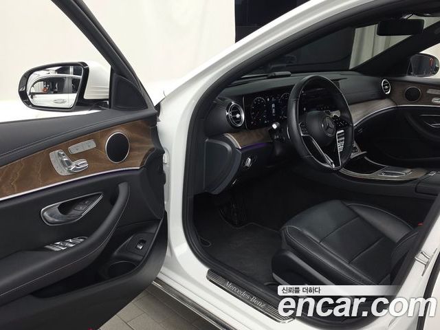 Mercedes-Benz E-Class 2022 — фото 10