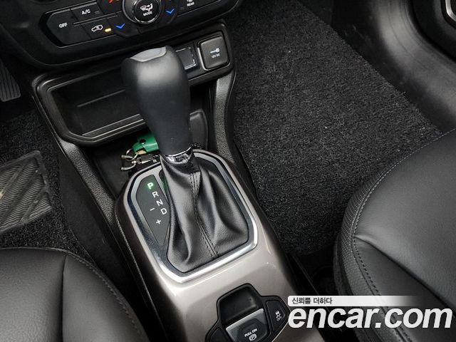 Jeep Renegade 2022 — фото 9