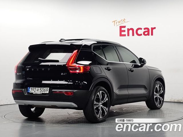 Volvo XC40 2022 — фото 2